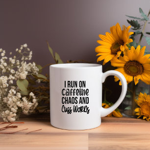 Caneca De Café Eu corro no Caffeine Chaos e as palavras do Cuss M