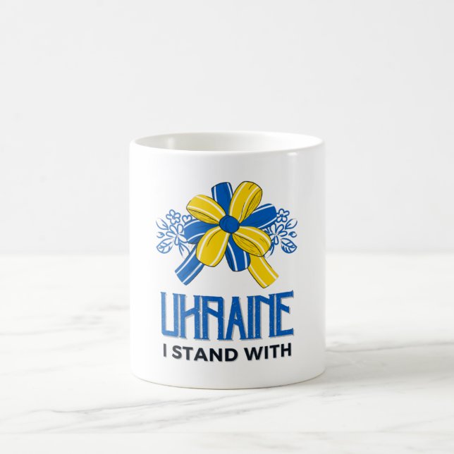 Caneca De Café Eu defendo a bandeira da Ucrânia - apoiem os ucran (Centro)