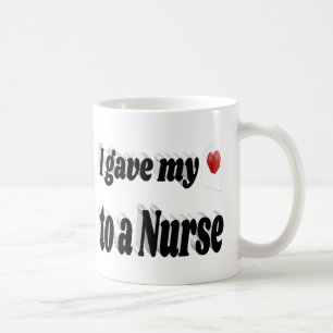 Caneca De Café Eu Dei Meu Coração a uma Enfermeira texto preto