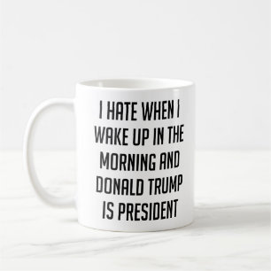 Caneca De Café Eu deio quando eu acordo o anti trunfo