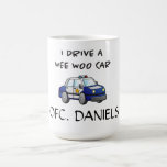 Caneca De Café Eu dirijo uma polícia mouca de carro<br><div class="desc">Pronta para seu café,  chá,  sopa,  sidra ou outra bebida saborosa,  esta fina caneca de porcelana complementa as configurações de mesa casual e formal. Ele apresenta uma borda sutilmente floreada e uma alça elegantemente curvada. Serve como um presente excelente de inauguração!</div>