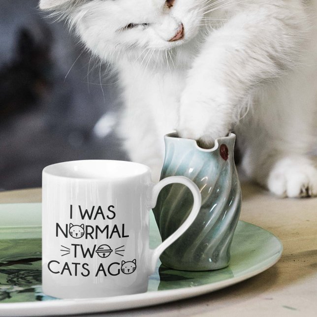 Caneca De Café Eu Era Normal Há Dois Gatos (Criador carregado)