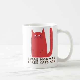 Caneca De Café Eu Era Normal Há Três Gatos Engraçados Design