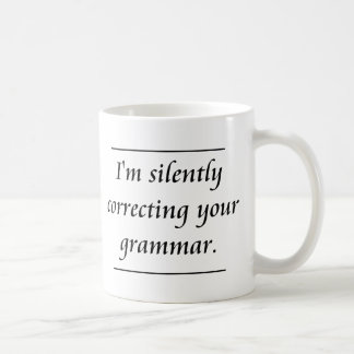 Caneca De Café Eu estou corrigindo silenciosamente sua gramática.