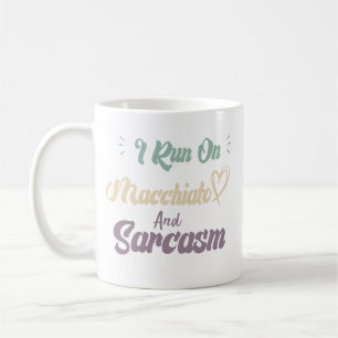 Caneca De Café Eu Funciono Com Macchiato E Sarcasmo Citação Diver