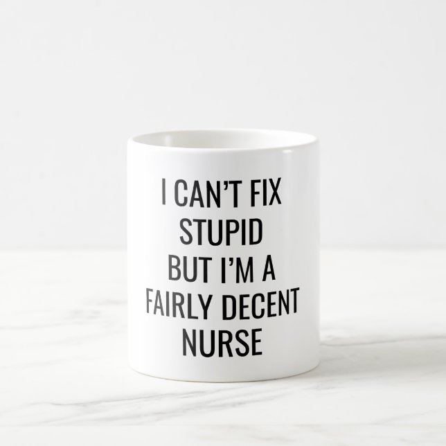 Caneca De Café Eu não posso consertar estúpidos, mas sou uma enfe (Centro)