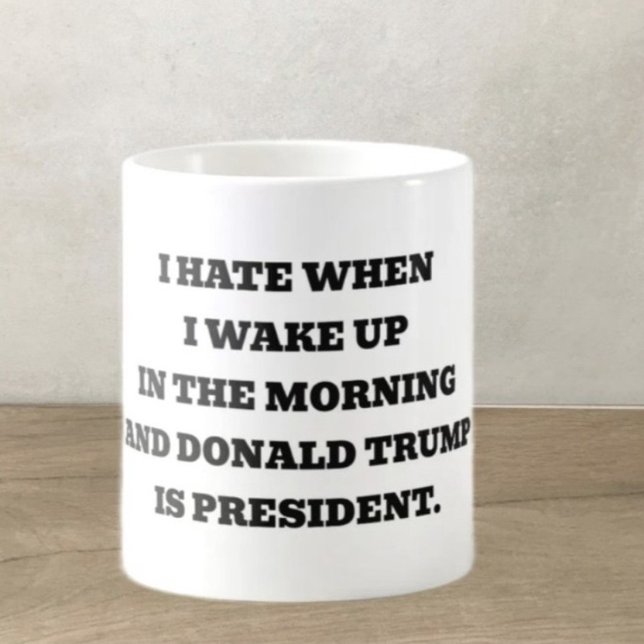 Caneca De Café Eu odeio quando. Eu acordo (Criador carregado)
