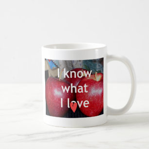 Caneca De Café "Eu Sei o Que Eu Amo" – Design Temático de Maçã