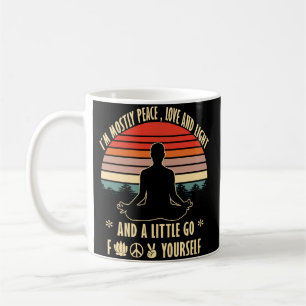 Caneca De Café Eu sou principalmente amor pela paz e luz, yoga T-