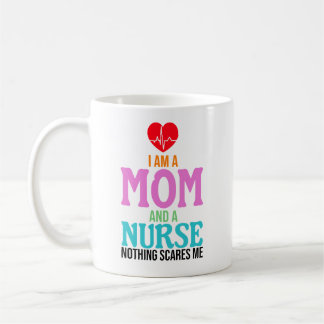 Caneca De Café Eu sou uma mãe e uma enfermeira, nada me assusta