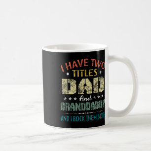 Caneca De Café Eu Tenho Dois Títulos Pai E Avô, Pais Engraçados.