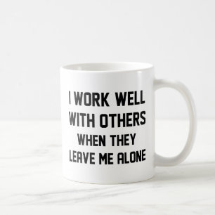 Caneca De Café Eu Trabalho Bem Com Outros