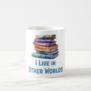Caneca De Café Eu Vivo em Outros Mundos - Amante de Livros