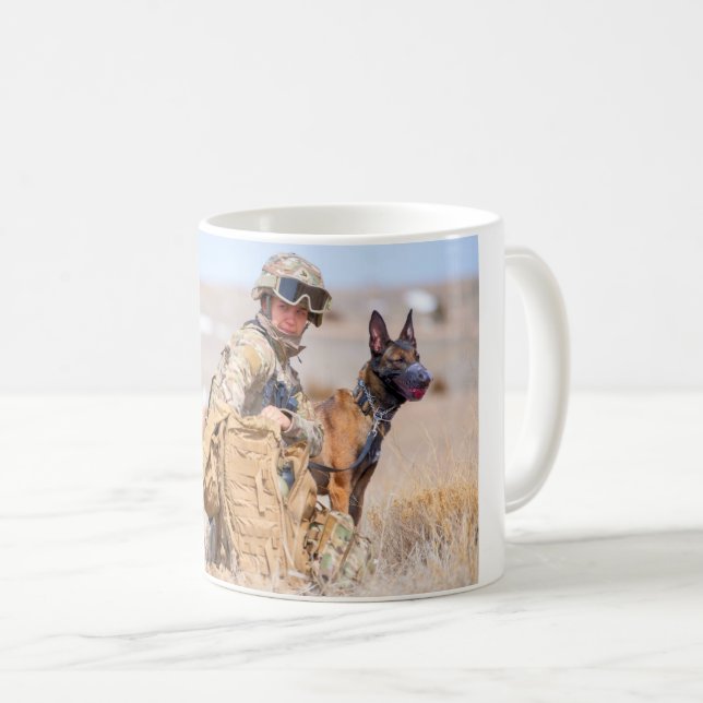 CANECA DE CAFÉ EUA COMBATEM MULHERES (Frente Esquerda)