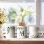 Caneca De Café Eucalipto Verde Moderno Monograma Floral<br><div class="desc">Eucalyptus Botânico Monograma Floral Monograma Café Mug com nosso adorável sábio eucalipto verde e verde-azul empoeirado e tipografia moderna. Fácil de personalizar com suas informações para uma simples caneca de café ou chá. Entre em contato conosco em cedarandstring@gmail.com se precisar de assistência com o design ou produtos correspondentes.</div>