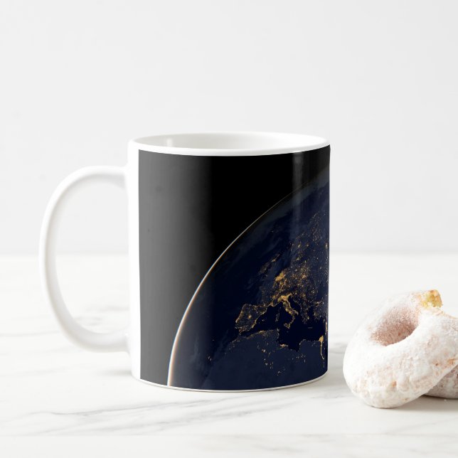 Caneca De Café Europa, África e Médio Oriente Luzes À Noite (Com Donut)