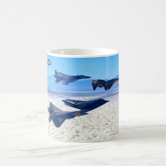 CANECA DE CAFÉ F-117A NIGHTHAWK - F-4 F-15 F-22 (Centro)