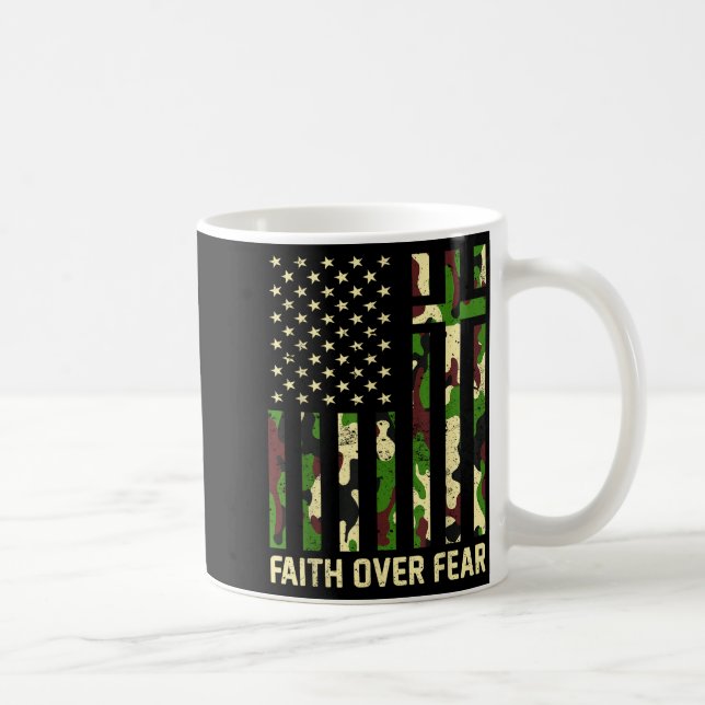 Caneca De Café Faith Over Fear Christian Americn Flag Camouflage  (Direita)
