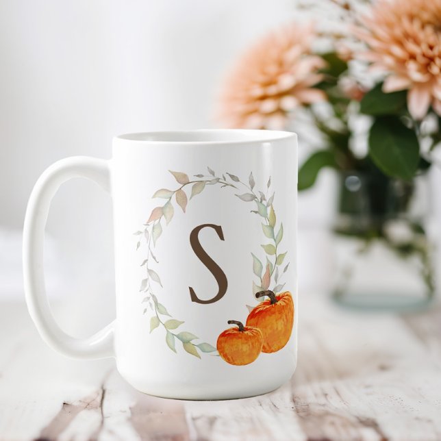 Caneca De Café Fall Wreath e Pumpkin Monogramadas (Monogram Fall Pumpkin Coffee Mug)