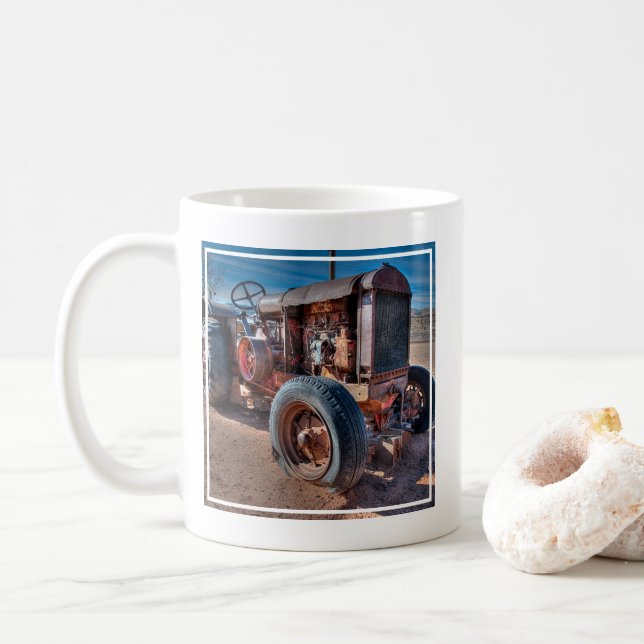 Caneca De Café Fazendas | Trator Antiquado Rusty (Com Donut)