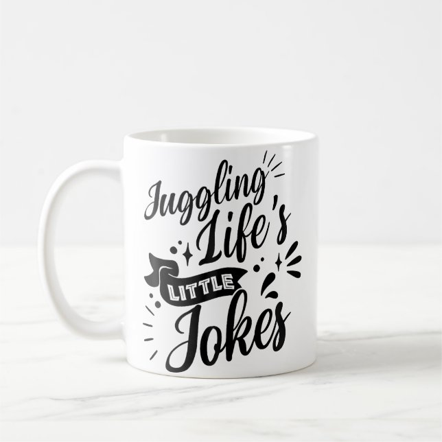 Caneca De Café Fazendo Malabarismos com as Pequenas Piadas da Vid (Esquerda)