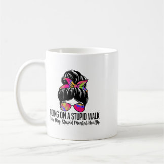 Caneca De Café Fazendo Uma Caminhada Estúpida Para Minha Estúpida