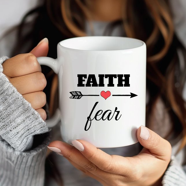 Caneca De Café Fé Personalizada sobre Coração Vermelho com Seta d (Personalized Faith over Fear Red Heart Arrow Coffee Mug)