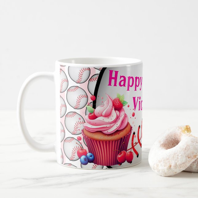 Caneca De Café Feliz Aniversário com Listras Rosa e Branco no Bas (Com Donut)
