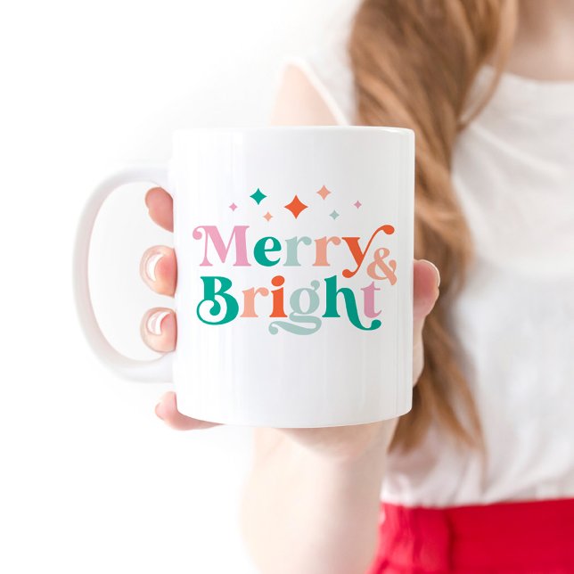 Caneca De Café Feliz e Brilhante Natal Colorido (Merry and Bright Christmas mug with colorful typography)