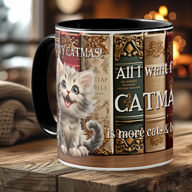 Caneca De Café Feliz Natal Gatos e Livros (Funny Christmas mug featuring an illustration with kittens and books - crazy cat lady gift)