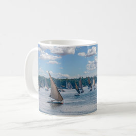 Caneca De Café Feluccas navegando ao longo do Nilo - Aswan, Egito