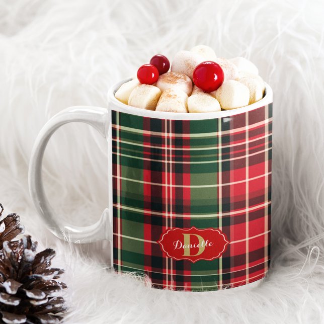 Caneca De Café Feriado em Monograma da Xadrez Festiva Vermelha (Red Green Christmas Festive Plaid Monogram Holiday Coffee Mug)