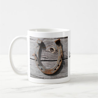 Caneca De Café Ferradura afortunada na cerca de madeira