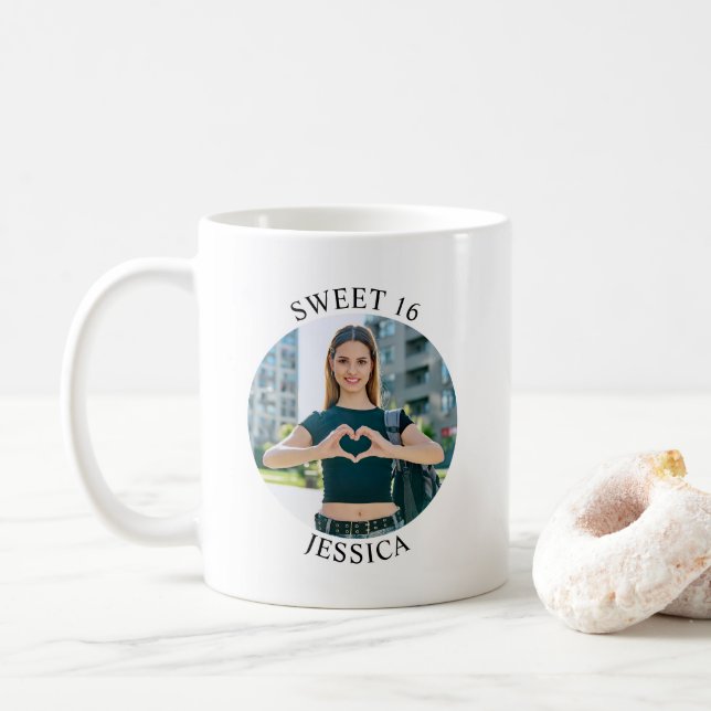 Caneca De Café Festa de Aniversário de 16 Anos Moderna Minimalist (Com Donut)