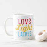 Caneca De Café Festa de Chanucá Adorava Lâmpadas Personalizadas<br><div class="desc">Nosso Festa de Chanucá Adorava Lâmpadas Personalizadas Coffee Coffee Coffee Mug vai levar todos para o espírito de Feriado! Vestir seu café matinal para as férias. Uma caneca personalizada faz um presente de excelente feriado para uma família especial, amigos e clientes. O ditado colorido e humorístico se destaca no fundo...</div>