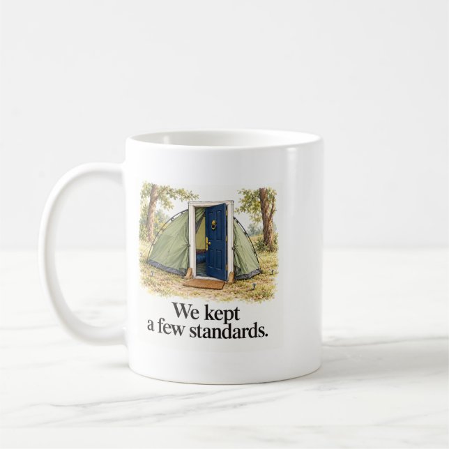 Caneca De Café Few Standards Funny Camping Door (Esquerda)