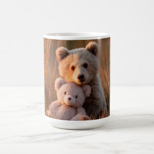 Caneca De Café Filhote de Urso Fofo Abraçando um Ursinho de Pelúc