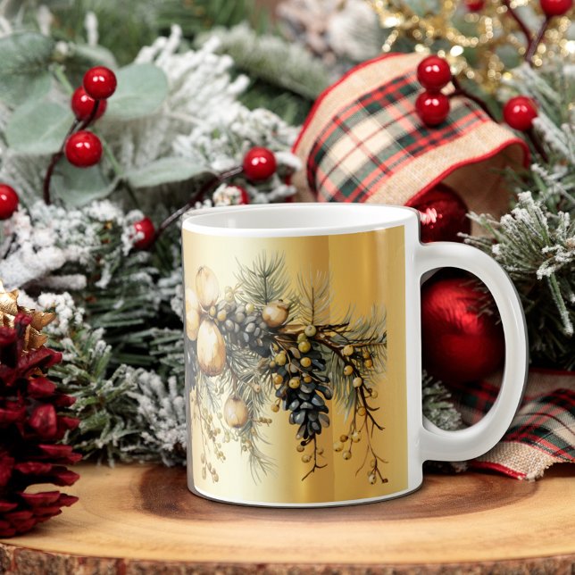 Caneca De Café Filiais de Cone da Garland de Natal (Christmas Garland Mug Gold and Green)