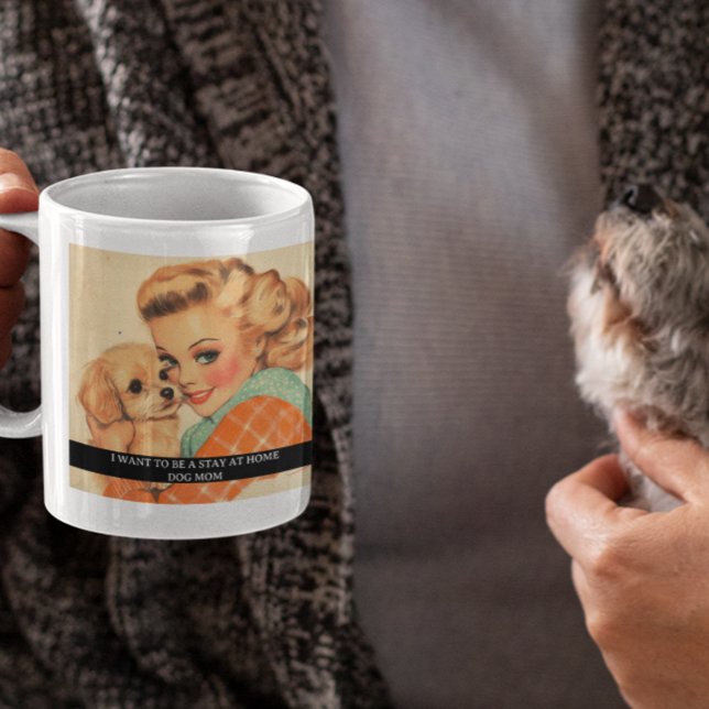 Caneca De Café Fique em casa, mamãe Cachorro Engraçado Retrorando (Criador carregado)