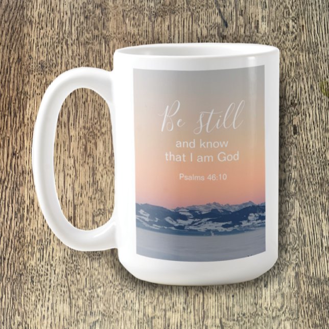 Caneca De Café Fique quieto E Conheça A Escritura Da Bíblia Perso (Add your name for a personalized original photo mug. Psalms 46:10 Be still and know that I am God )