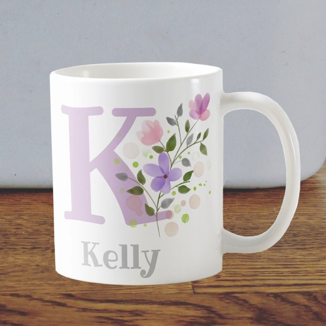 Caneca De Café First Initial Plus Name Kelly with Flowers (Criador carregado)