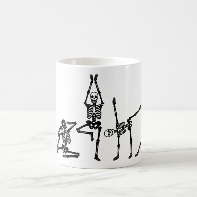 Caneca De Café Flexible Yoga Posing Skeletons Funny Graphic Print (Centro)