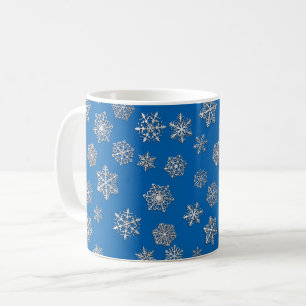 Caneca De Café Flocos de neve prateados em um fundo azul cobalto