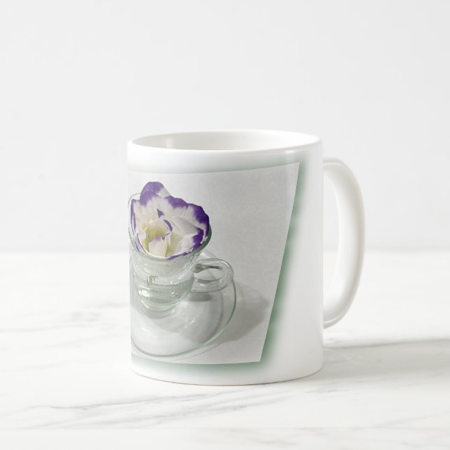 Caneca De Café Flor branca roxa num copo (Frente Esquerda)