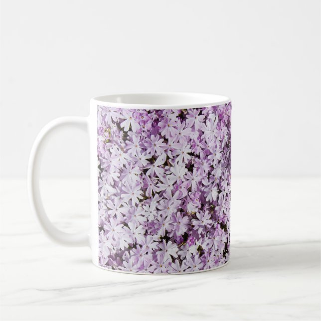 Caneca De Café Flor roxa, fundo de frescura de verão. (Esquerda)