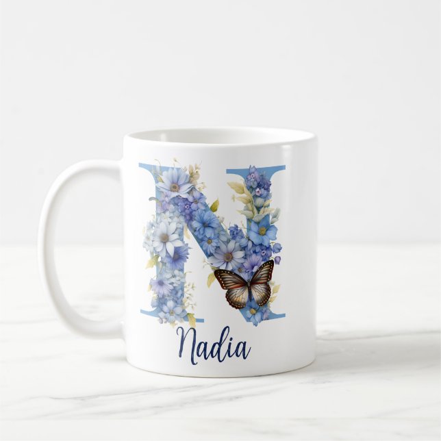 Caneca de café floral azul monogramada de 11 oz (Esquerda)