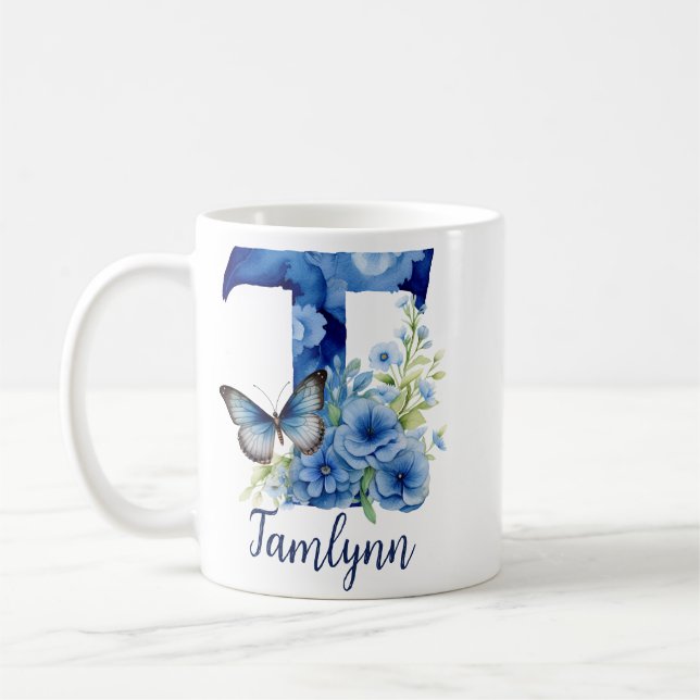 Caneca de Café Floral Azul Monogramada de 11 oz (Esquerda)