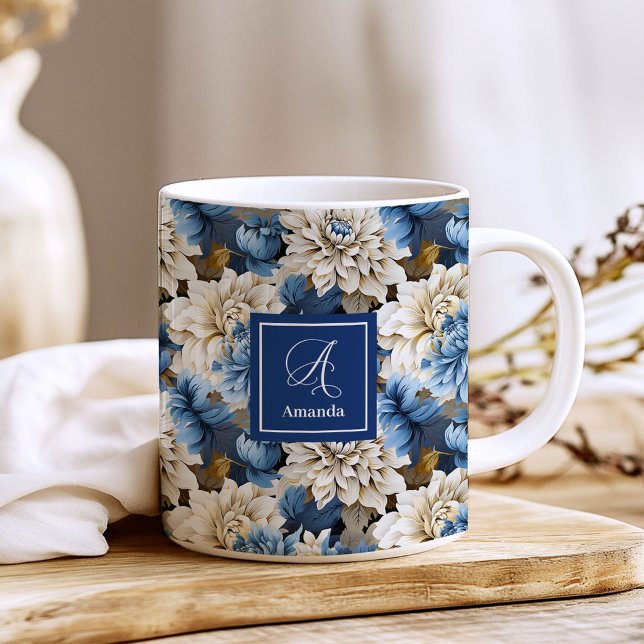 Caneca de Café Floral com Nome Personalizado Flore (Luxury Navy Flowers Custom Name Floral Coffee Mug)