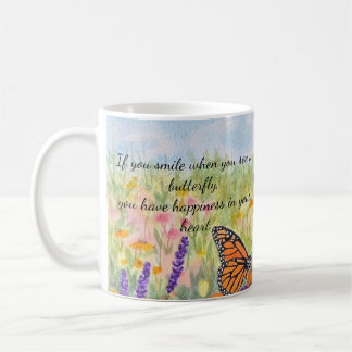 Caneca de café floral e borboleta