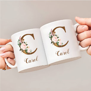 Caneca De Café Floral Personalizada Bridesmaid - Letra C Presente